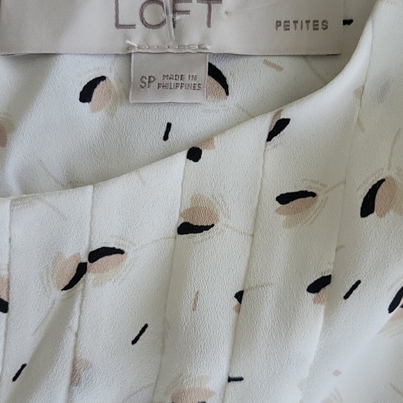 ANN TAYLOR LOFT SLEEVELESS BLOUSE PLEATED CREAM & BEIGE PETITE SMALL. - Picture 4 of 4